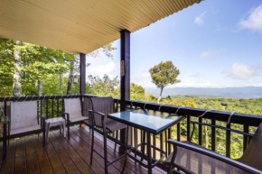 1 Mi to Ski Condo with Fireplace in Beech Mountain!
